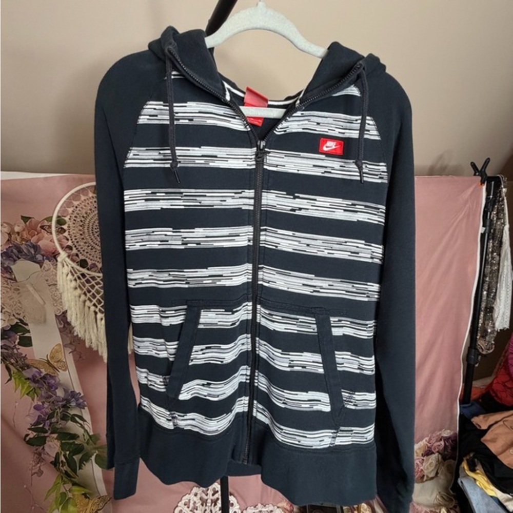 Nike Black and White Zip-Up Hoodie Size XL